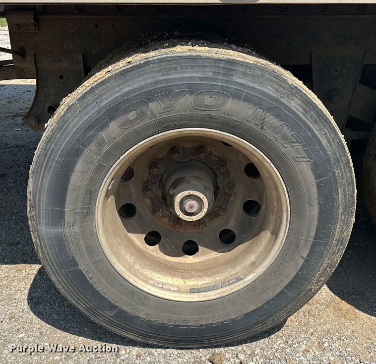 image for item NR9901 1995 Utility  VS2R refrigerated van trailer