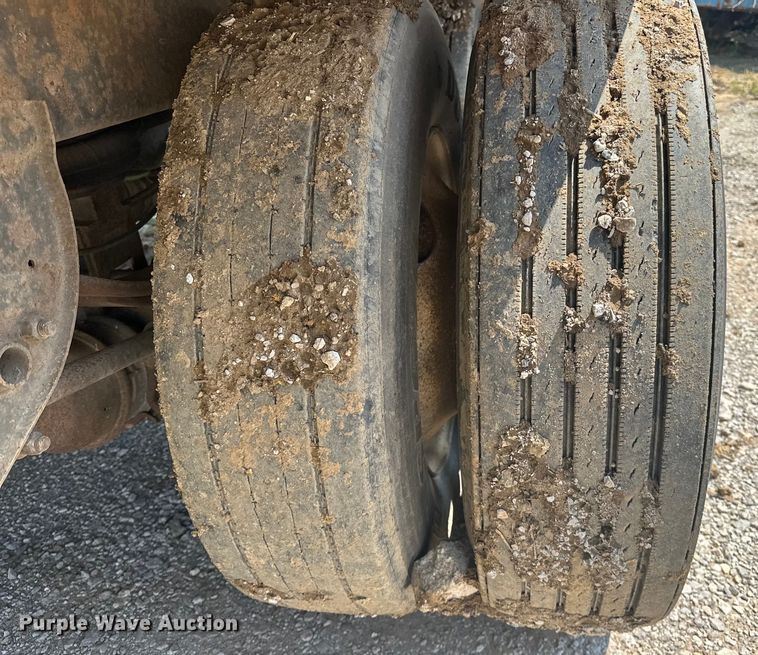 image for item NR9901 1995 Utility  VS2R refrigerated van trailer