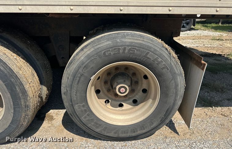 image for item NR9901 1995 Utility  VS2R refrigerated van trailer