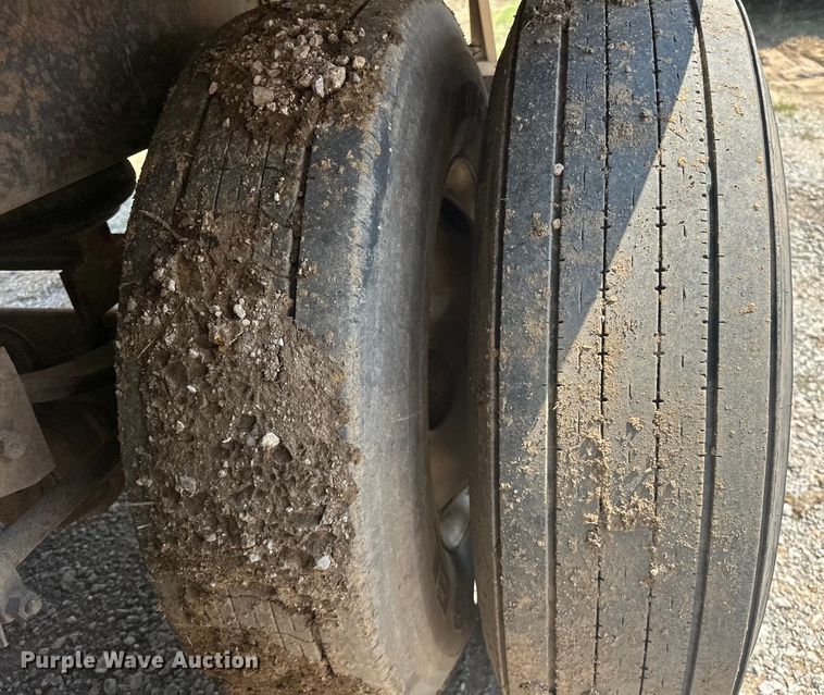 image for item NR9901 1995 Utility  VS2R refrigerated van trailer