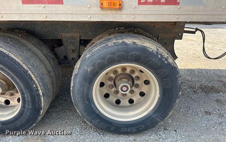 image for item NR9901 1995 Utility  VS2R refrigerated van trailer