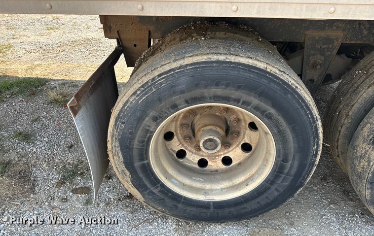 image for item NR9901 1995 Utility  VS2R refrigerated van trailer