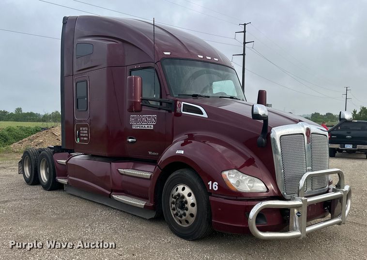 image for item NT9244 2021 Kenworth T680 semi truck