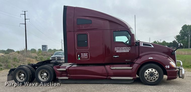 image for item NT9244 2021 Kenworth T680 semi truck