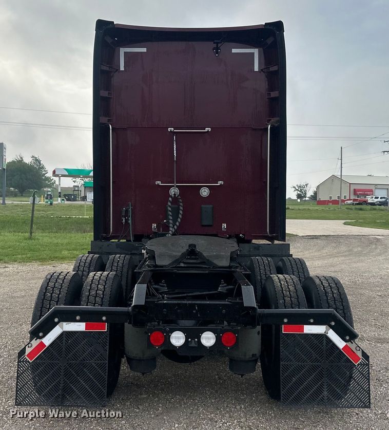 image for item NT9244 2021 Kenworth T680 semi truck