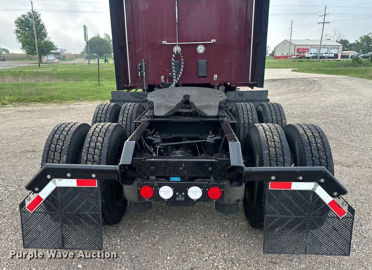 image for item NT9244 2021 Kenworth T680 semi truck