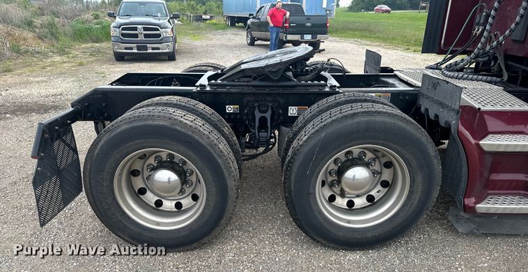 image for item NT9244 2021 Kenworth T680 semi truck