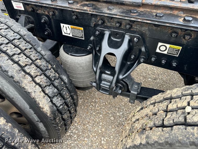 image for item NT9244 2021 Kenworth T680 semi truck