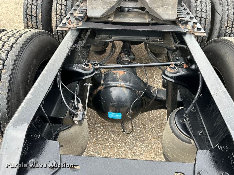 image for item NT9244 2021 Kenworth T680 semi truck