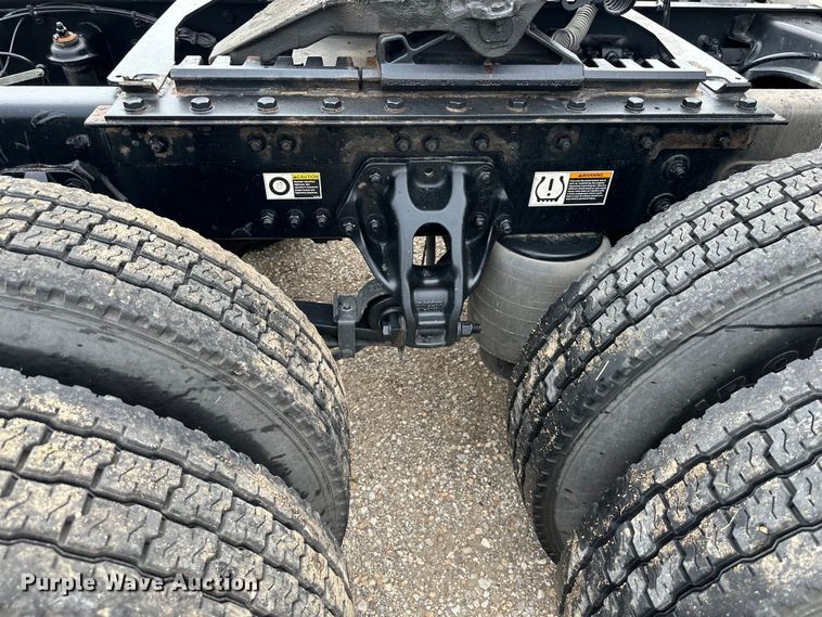 image for item NT9244 2021 Kenworth T680 semi truck