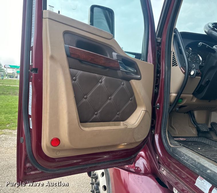 image for item NT9244 2021 Kenworth T680 semi truck