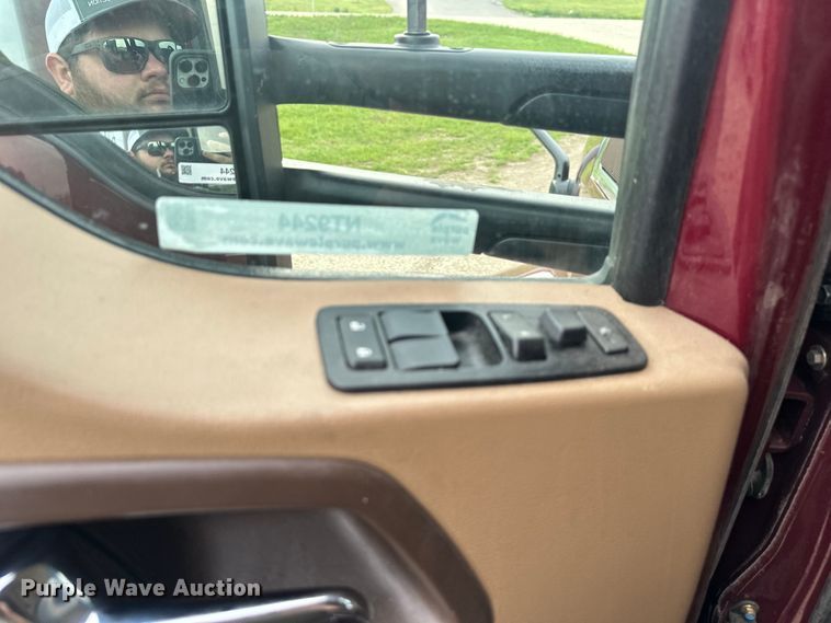 image for item NT9244 2021 Kenworth T680 semi truck