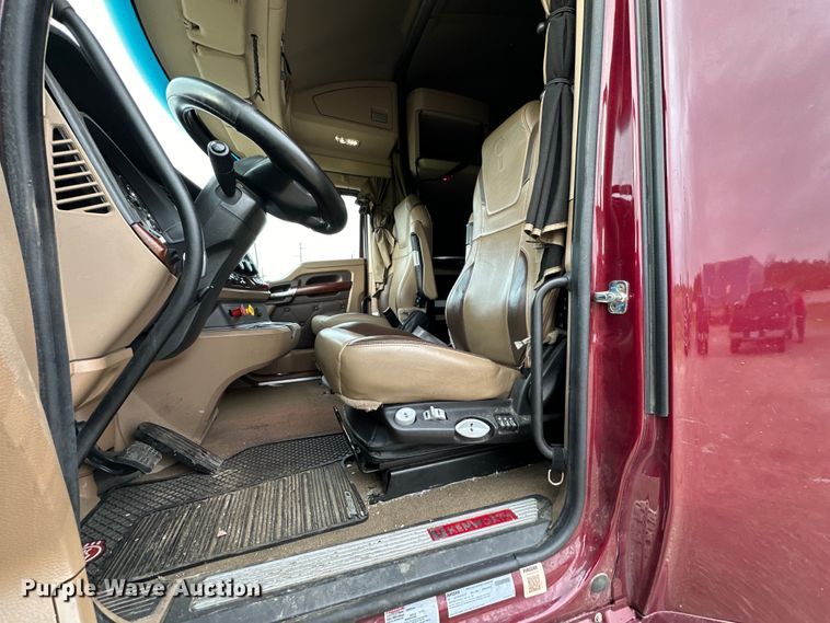 image for item NT9244 2021 Kenworth T680 semi truck