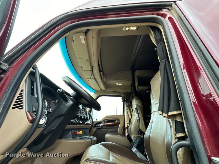 image for item NT9244 2021 Kenworth T680 semi truck