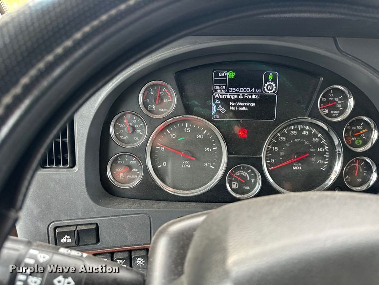 image for item NT9244 2021 Kenworth T680 semi truck