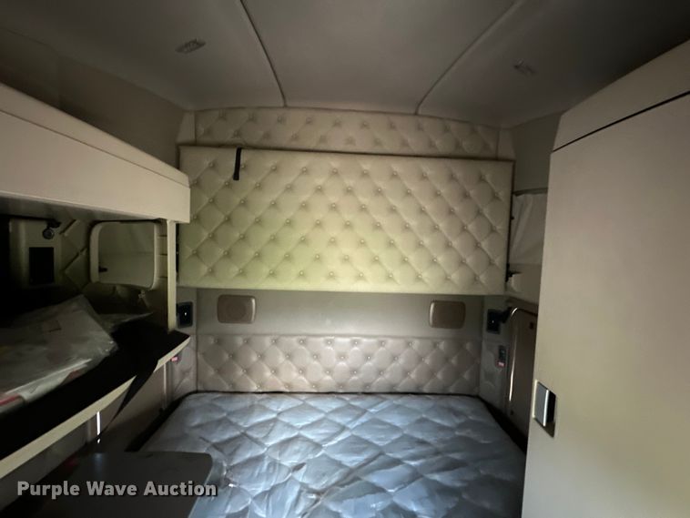 image for item NT9244 2021 Kenworth T680 semi truck