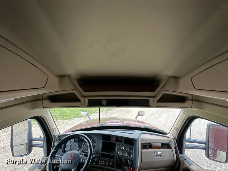 image for item NT9244 2021 Kenworth T680 semi truck