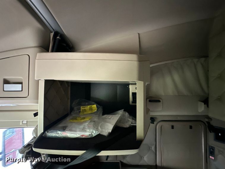 image for item NT9244 2021 Kenworth T680 semi truck