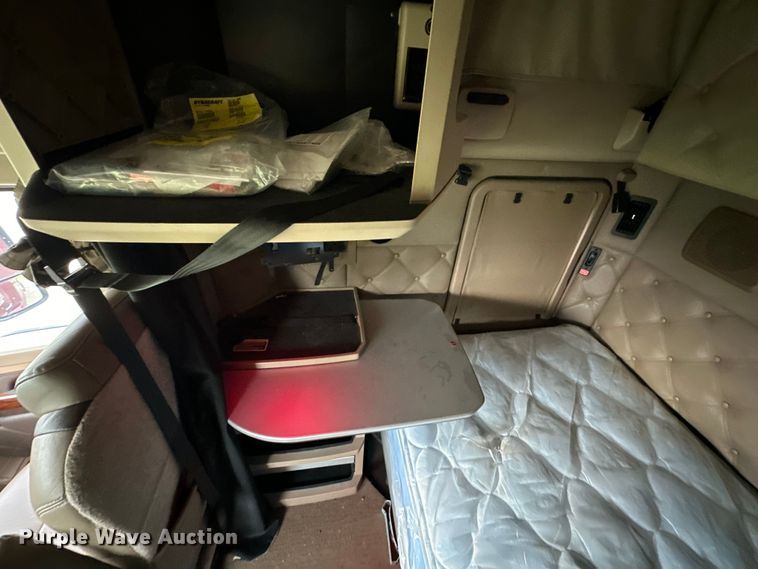 image for item NT9244 2021 Kenworth T680 semi truck