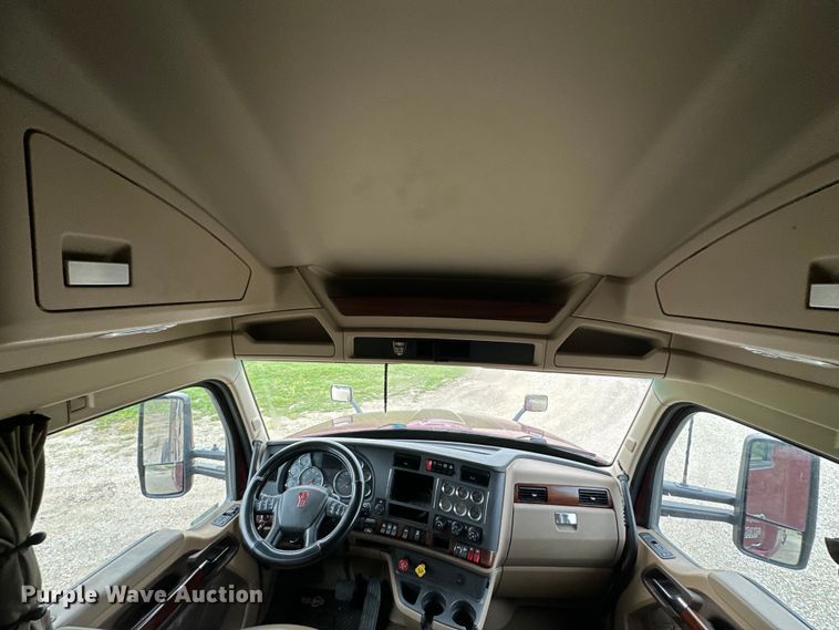 image for item NT9244 2021 Kenworth T680 semi truck