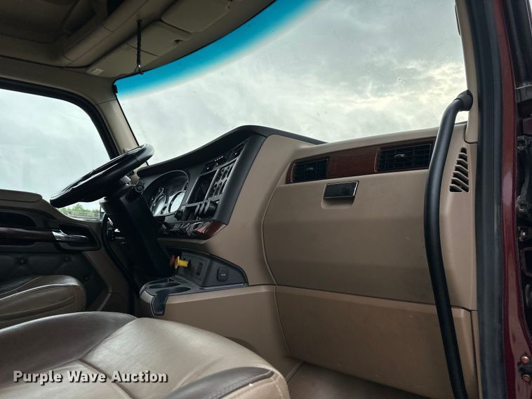 image for item NT9244 2021 Kenworth T680 semi truck