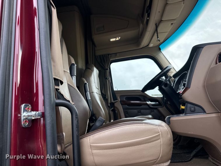 image for item NT9244 2021 Kenworth T680 semi truck