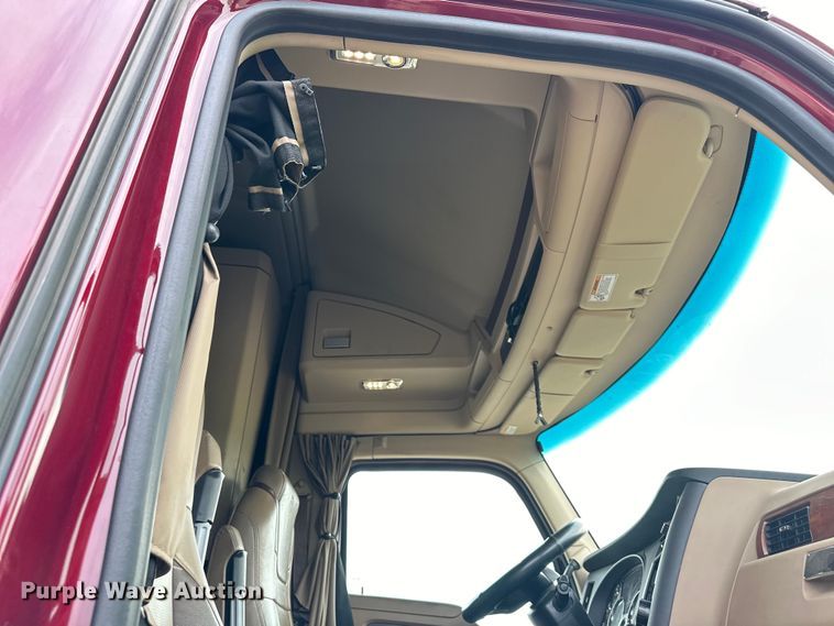 image for item NT9244 2021 Kenworth T680 semi truck