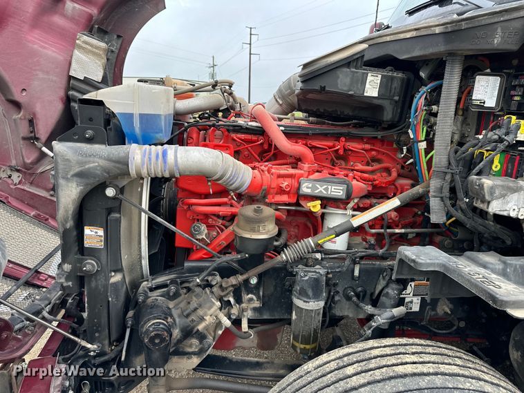 image for item NT9244 2021 Kenworth T680 semi truck