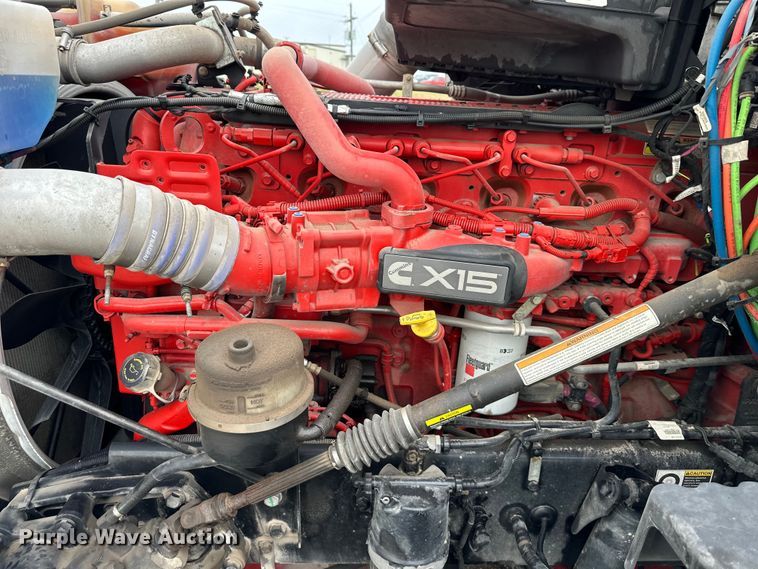 image for item NT9244 2021 Kenworth T680 semi truck