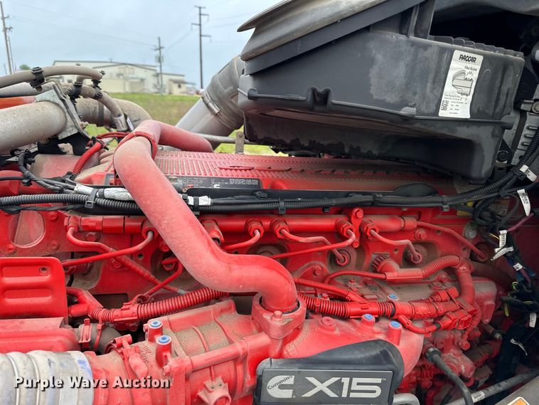 image for item NT9244 2021 Kenworth T680 semi truck