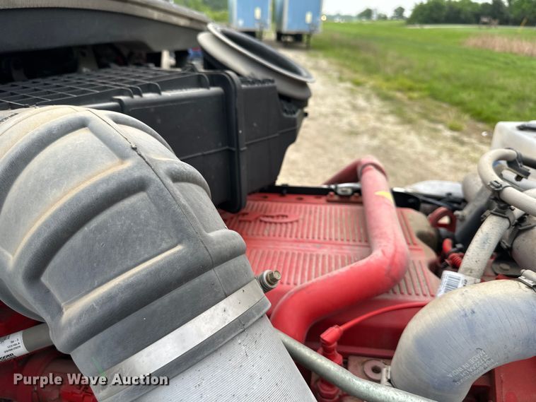 image for item NT9244 2021 Kenworth T680 semi truck