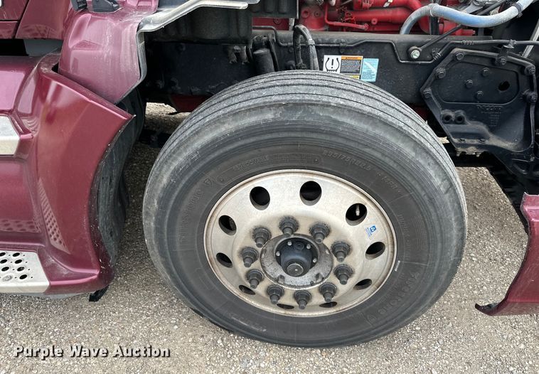 image for item NT9244 2021 Kenworth T680 semi truck