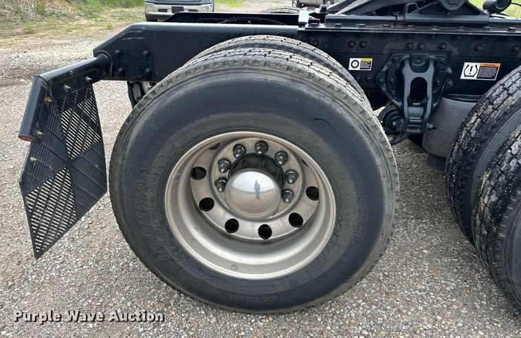 image for item NT9244 2021 Kenworth T680 semi truck