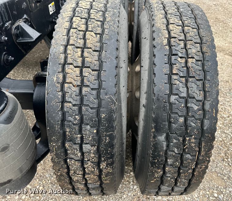 image for item NT9244 2021 Kenworth T680 semi truck