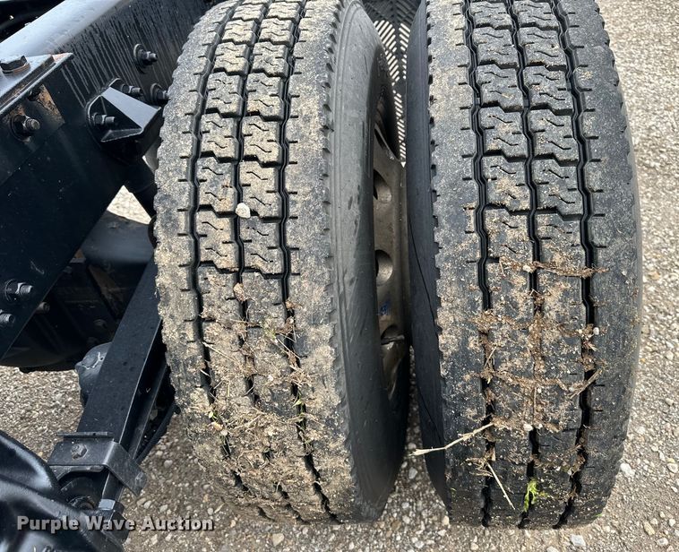 image for item NT9244 2021 Kenworth T680 semi truck