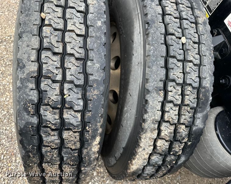 image for item NT9244 2021 Kenworth T680 semi truck