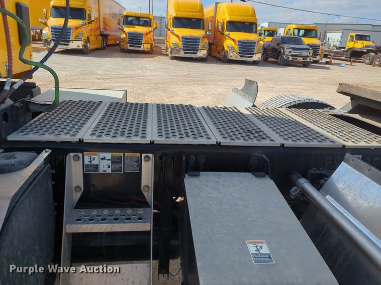 image for item NZ9274 2020 Kenworth T680 semi truck