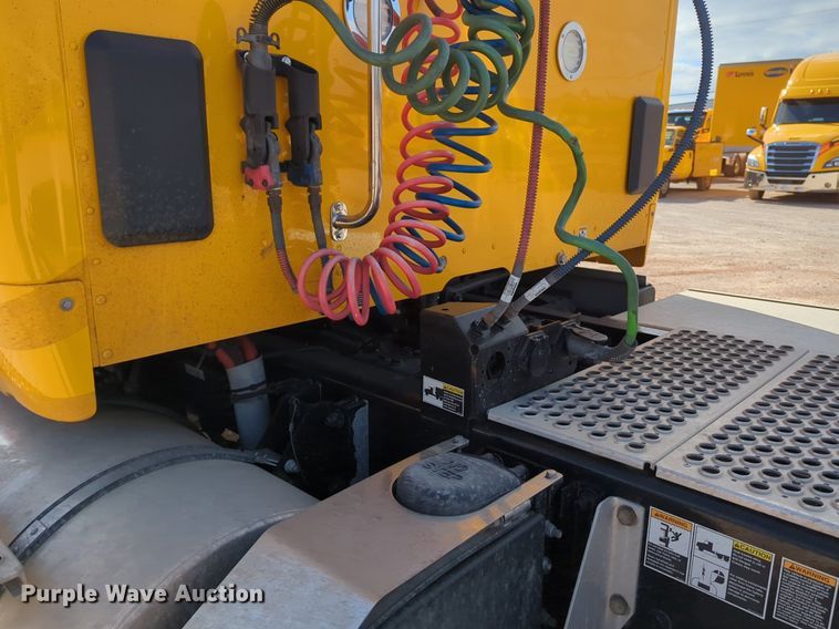 image for item NZ9274 2020 Kenworth T680 semi truck