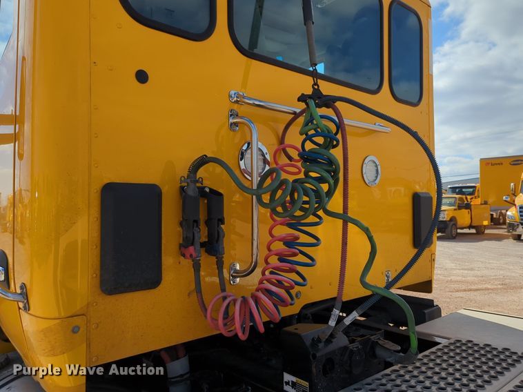 image for item NZ9274 2020 Kenworth T680 semi truck