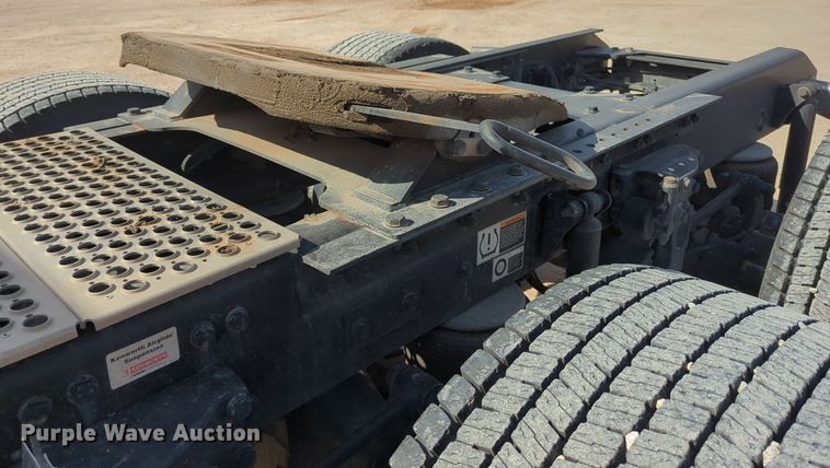 image for item NZ9274 2020 Kenworth T680 semi truck