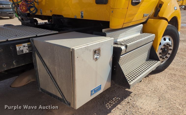 image for item NZ9274 2020 Kenworth T680 semi truck