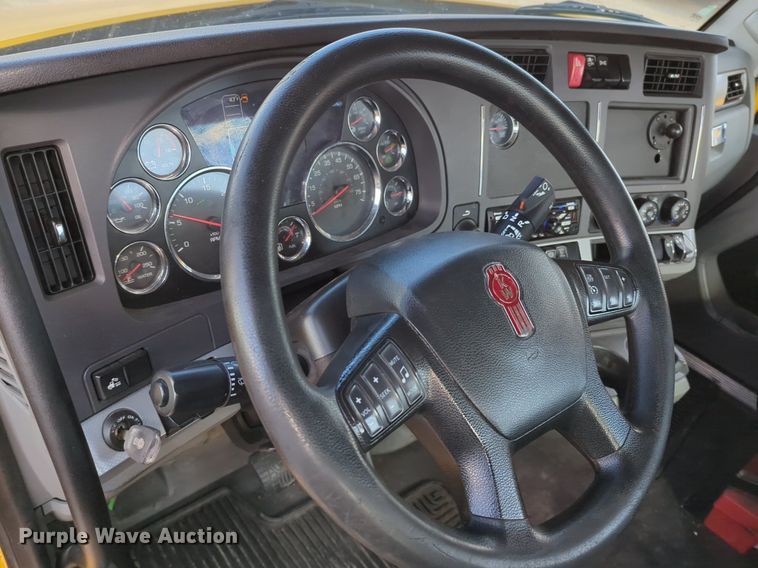 image for item NZ9274 2020 Kenworth T680 semi truck