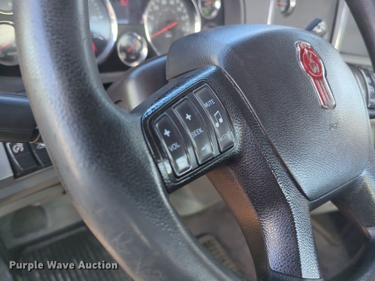 image for item NZ9274 2020 Kenworth T680 semi truck