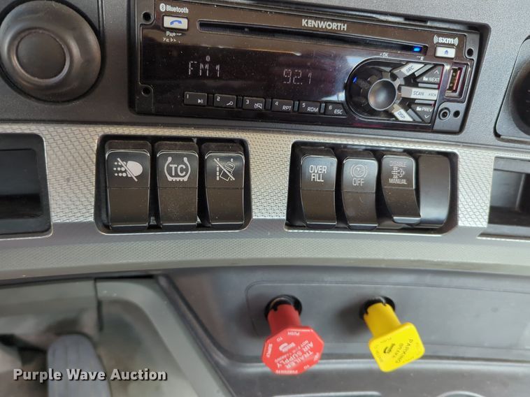 image for item NZ9274 2020 Kenworth T680 semi truck