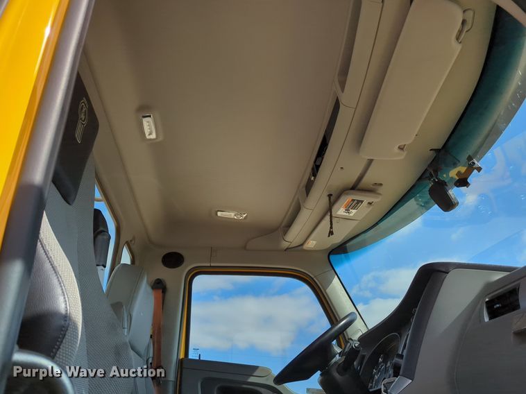 image for item NZ9274 2020 Kenworth T680 semi truck