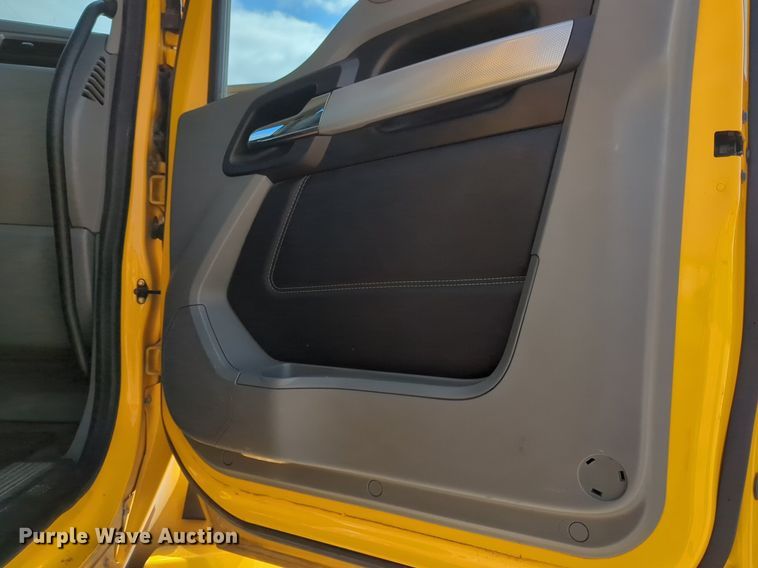 image for item NZ9274 2020 Kenworth T680 semi truck