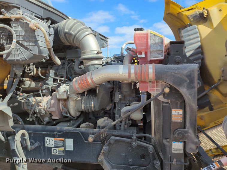 image for item NZ9274 2020 Kenworth T680 semi truck