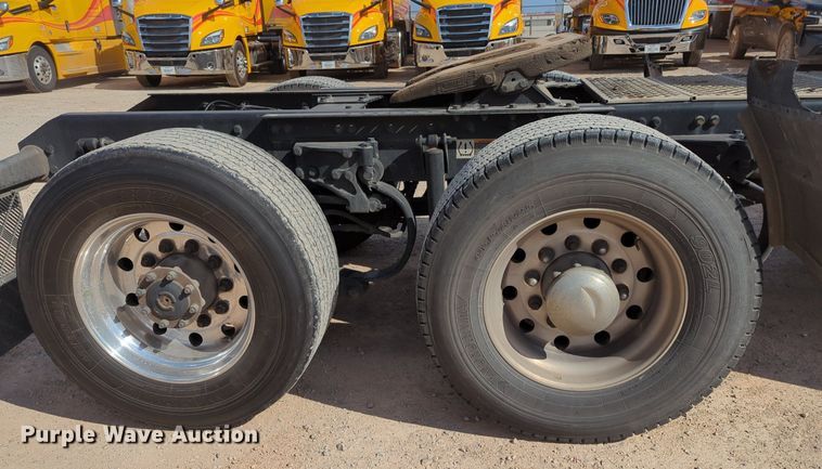 image for item NZ9274 2020 Kenworth T680 semi truck