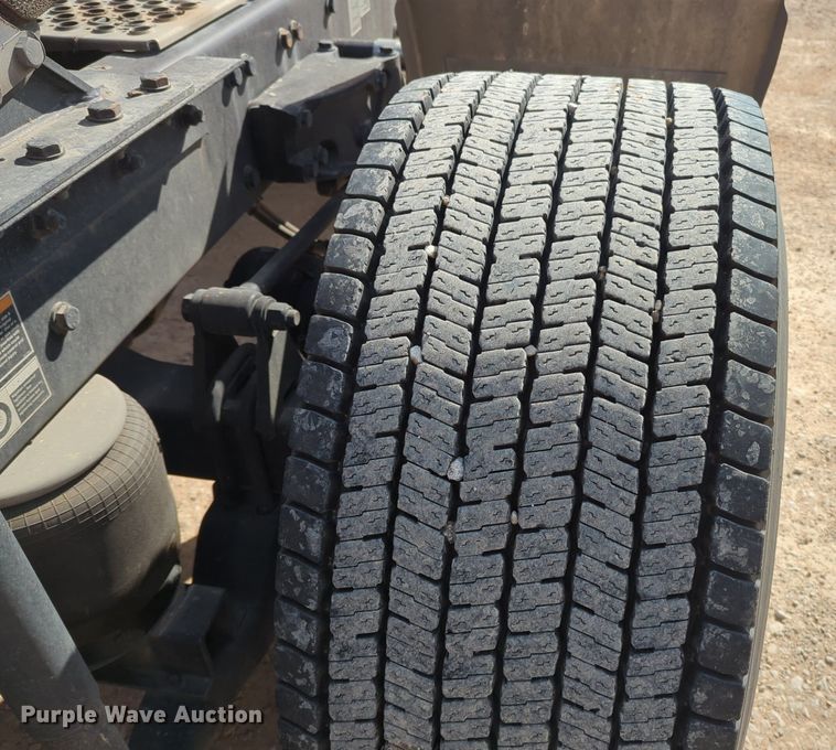 image for item NZ9274 2020 Kenworth T680 semi truck