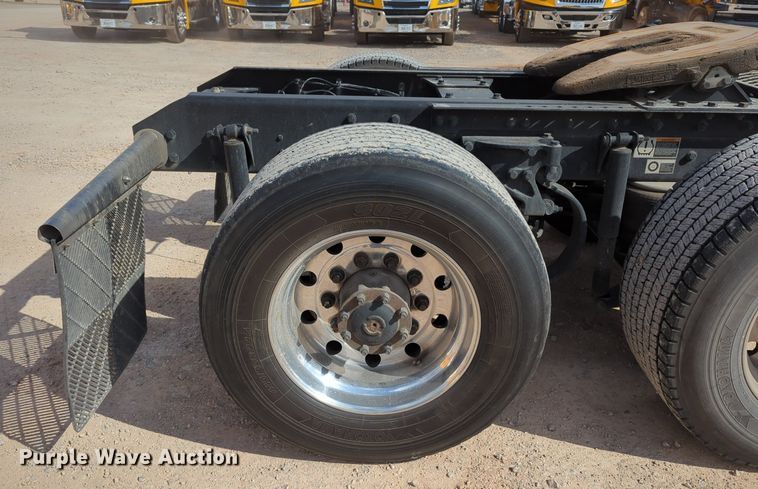 image for item NZ9274 2020 Kenworth T680 semi truck